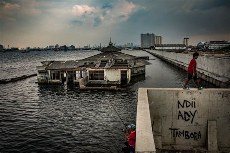 jakarta indonesia sinking city